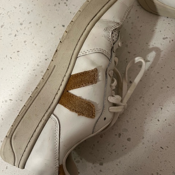 Veja camel V-10 sneakers size 40 - Picture 3 of 4